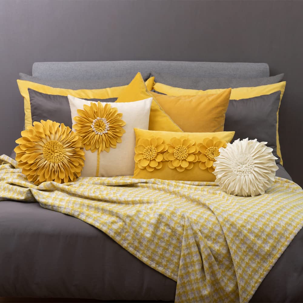 JWH Decorative Flower Throw Pillow Cover 3D Sunflower Pillow Case Velvet Cushion Floral Pillowcase for Bed Living Room Couch Chair 18x18 Inches Yellow Creamy White