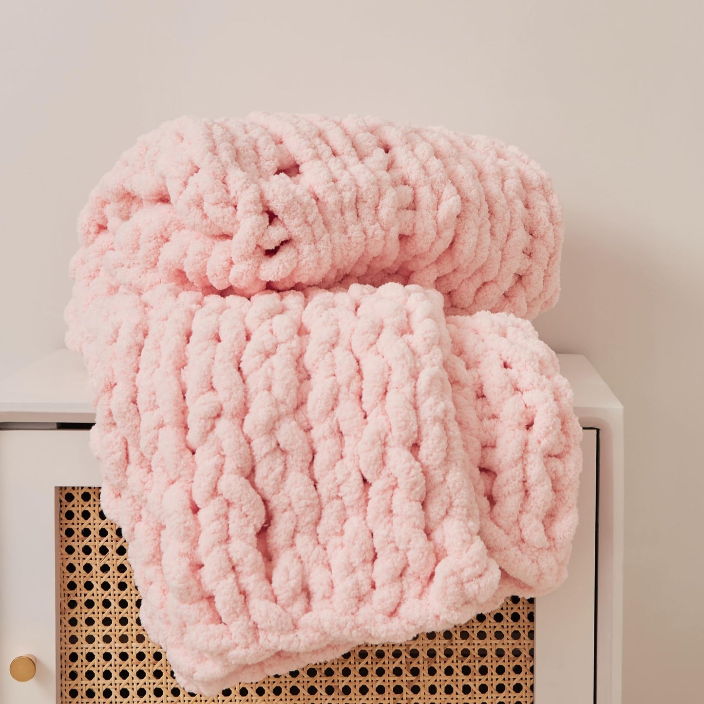 RIWASURNA Chunky Knit Blanket Throw 40"×40" Knitted Throw Blankets for Couch Bed Fluffy Soft Blanket with Jumbo Chenille Yarn Thick 100% Handmade(Cream)