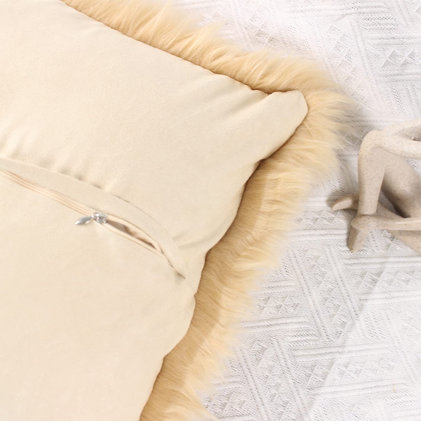 OYIMUA Fluffy Decorative Throw Pillow Covers Beige 20×20, Faux Fur Farmhouse Luxury Pillow Cases,Soft Plush Fuzzy Cushion Covers for Sofa Couch Living Room Bedroom Set of 2
