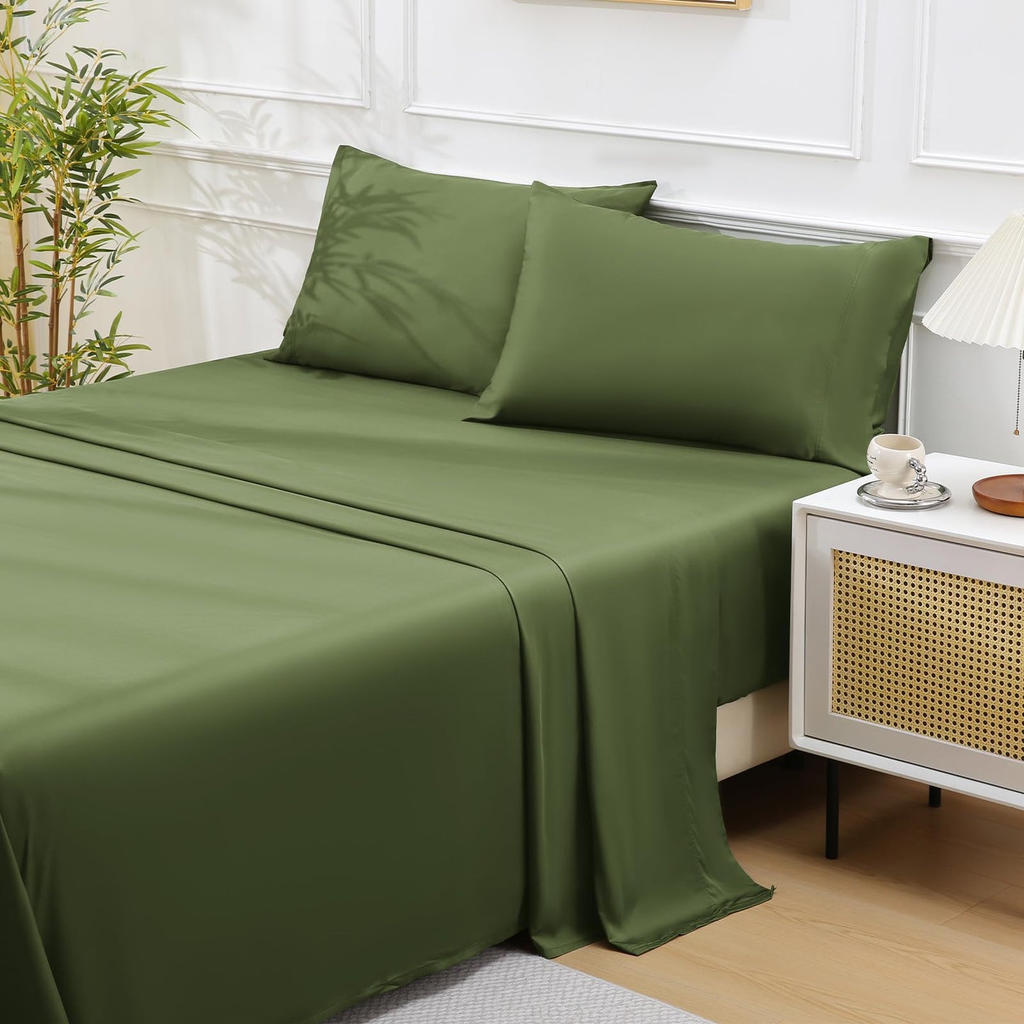 Swiftify 100% Organic Viscose Derived from Bamboo, 4-Piece Queen Bed Sheet Set, Ultra Soft & Luxuriously Cooling Sheets, Deep Pocket Fits 16" Mattress, Perfect for Hot Sleepers, Forest Green