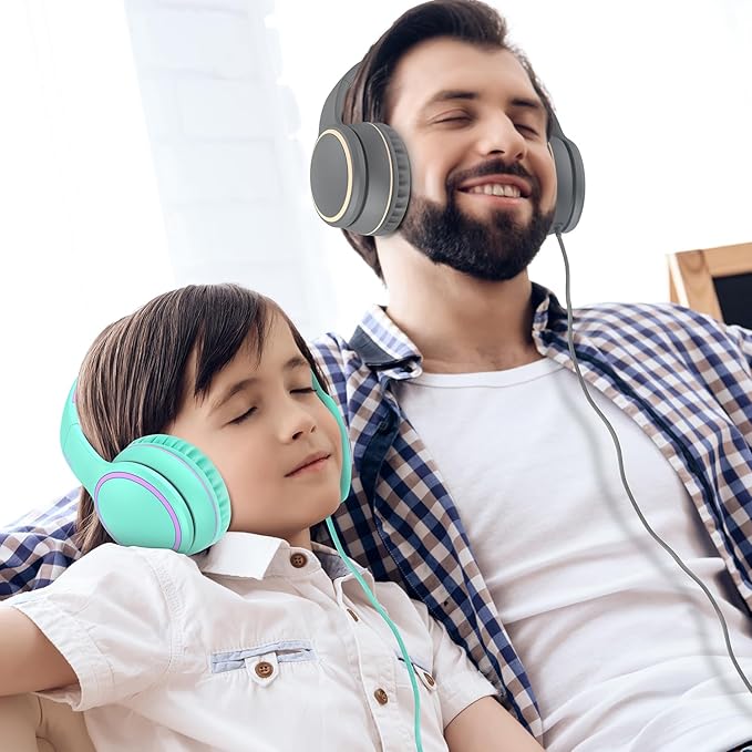 RORSOU R10 Over-Ear Headphones with Microphone Lightweight Folding Stereo Bass Headset with 1.5M No-Tangle Cord Portable Wired Headphones for Smartphone Tablet Computer Green