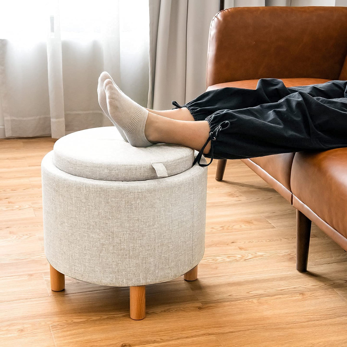 Giantex Round Storage Ottoman with Tray Lid, Accent Storage Footstool w/Soft Padding, Fabric Sitting Stool w/Solid Wood Legs & Non-Slip Pads, Tray Top Coffee Table for Living Room, Bedroom (Beige)