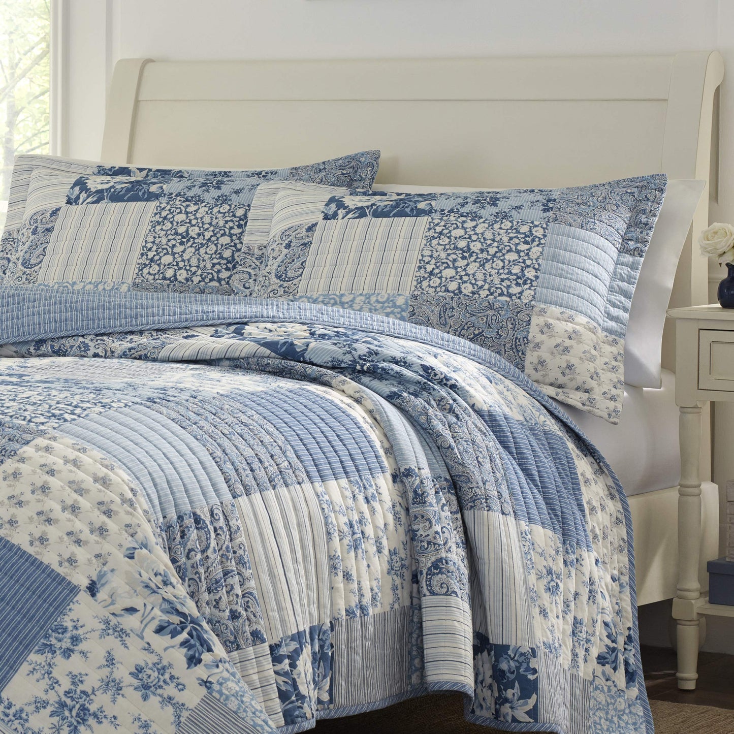 Laura Ashley – Queen Quilt Set, Soft Cotton Bedding with Matching Shams, Reversible Patchwork Paisley Design, Flora Room Decor, Lightweight for Year-Round Layering (Blue)