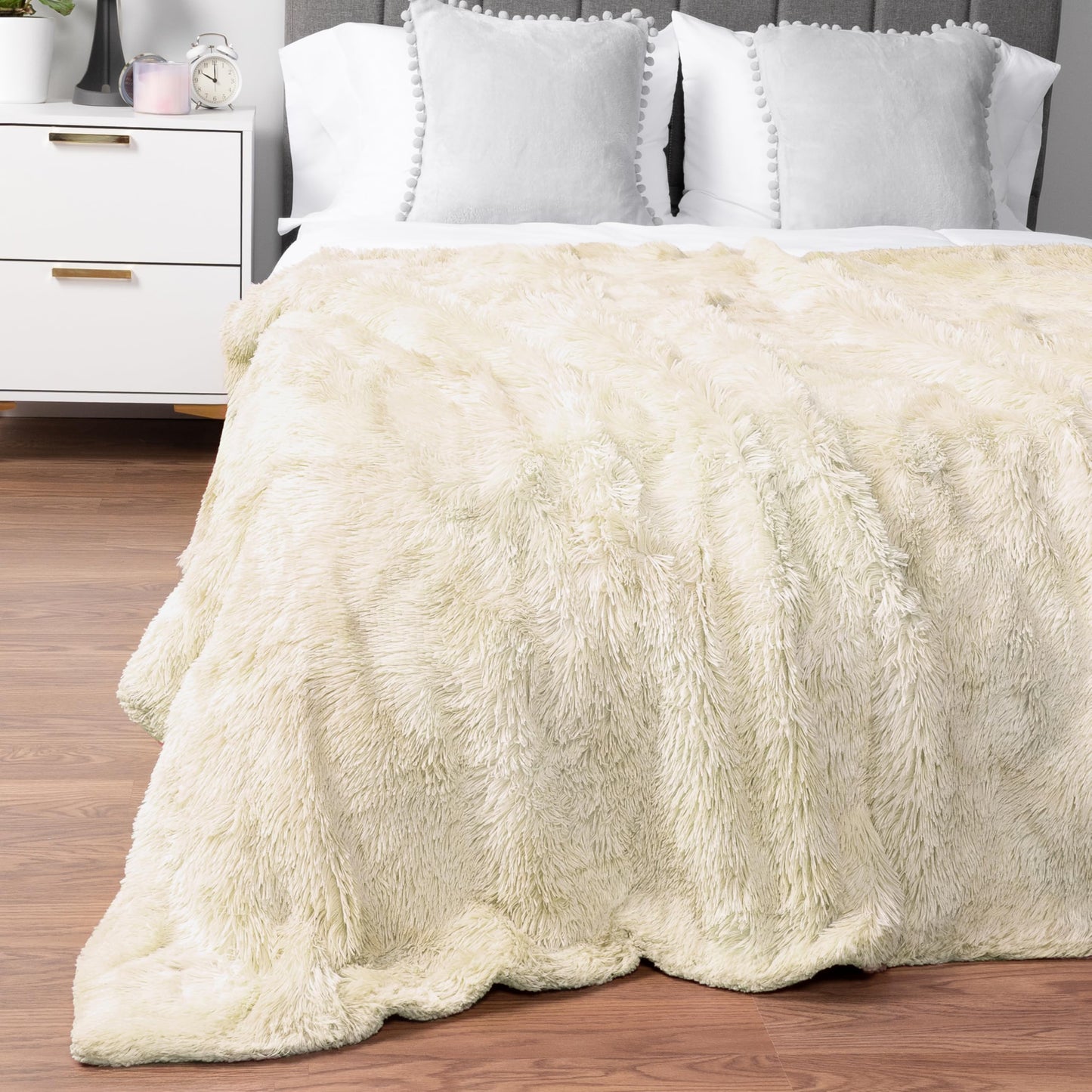 Pavilia Cream Beige Fluffy Bed Blanket, Queen Size, Fuzzy Plush Warm Large Blanket for Couch Sofa, Super Soft Thick Faux Fur Sherpa Blanket, 90x90
