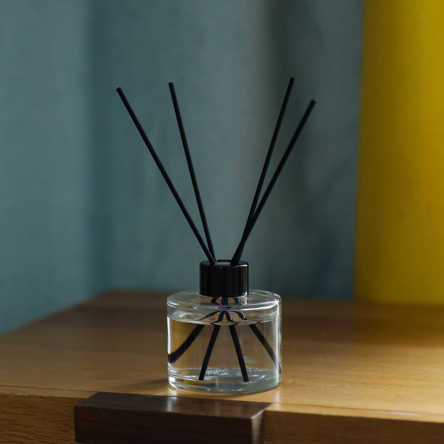 Agidea 4PCS Fragrance Glass Diffuser Bottles, Refillable Diffuser Bottles with 20pcs Reeds Sticks & Black Caps & Funnel, Diffuser Jars for Home Oil Fragrance Decoration Girl Women Gift (100ML)