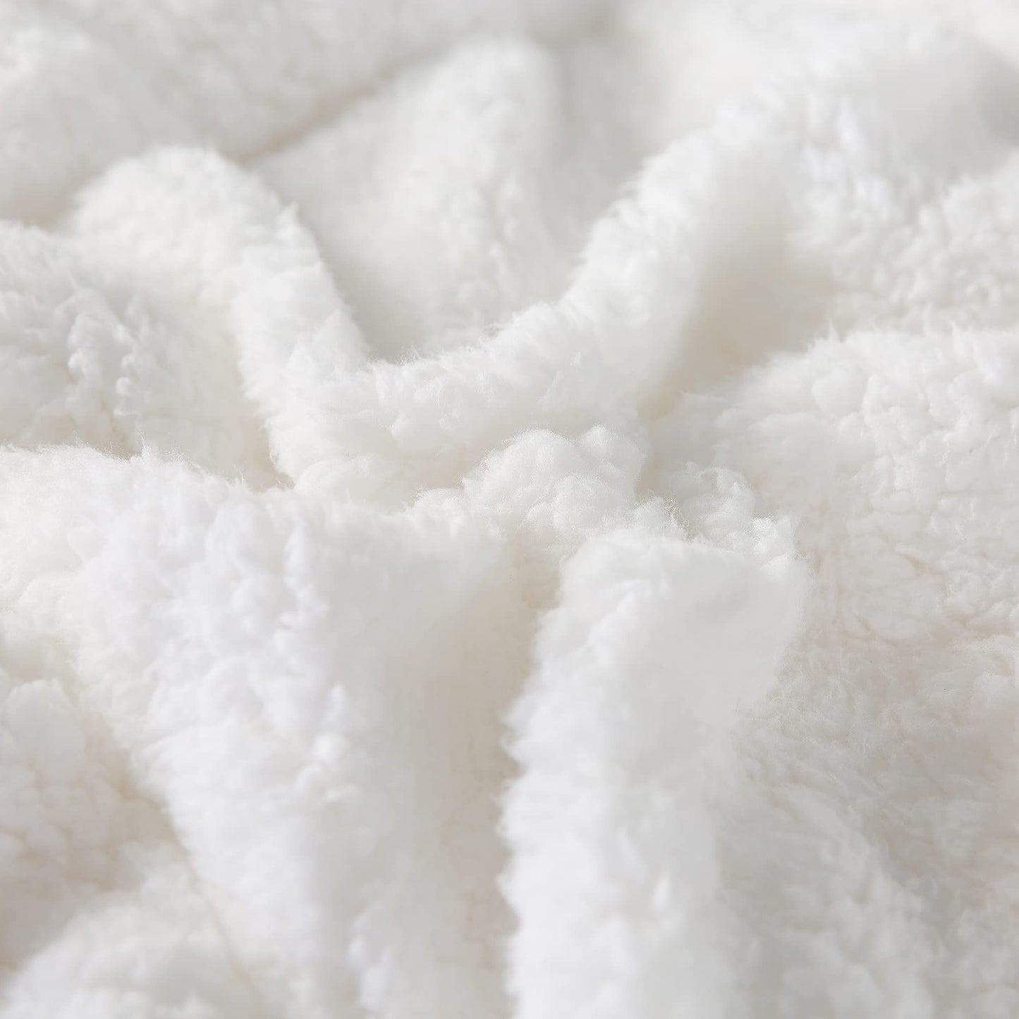 KASENTEX Super Ultra Soft Luxury Plush Sherpa Comforter, Cozy Reversible Faux Fur Machine Washable Bedding, Bright White, Queen Size