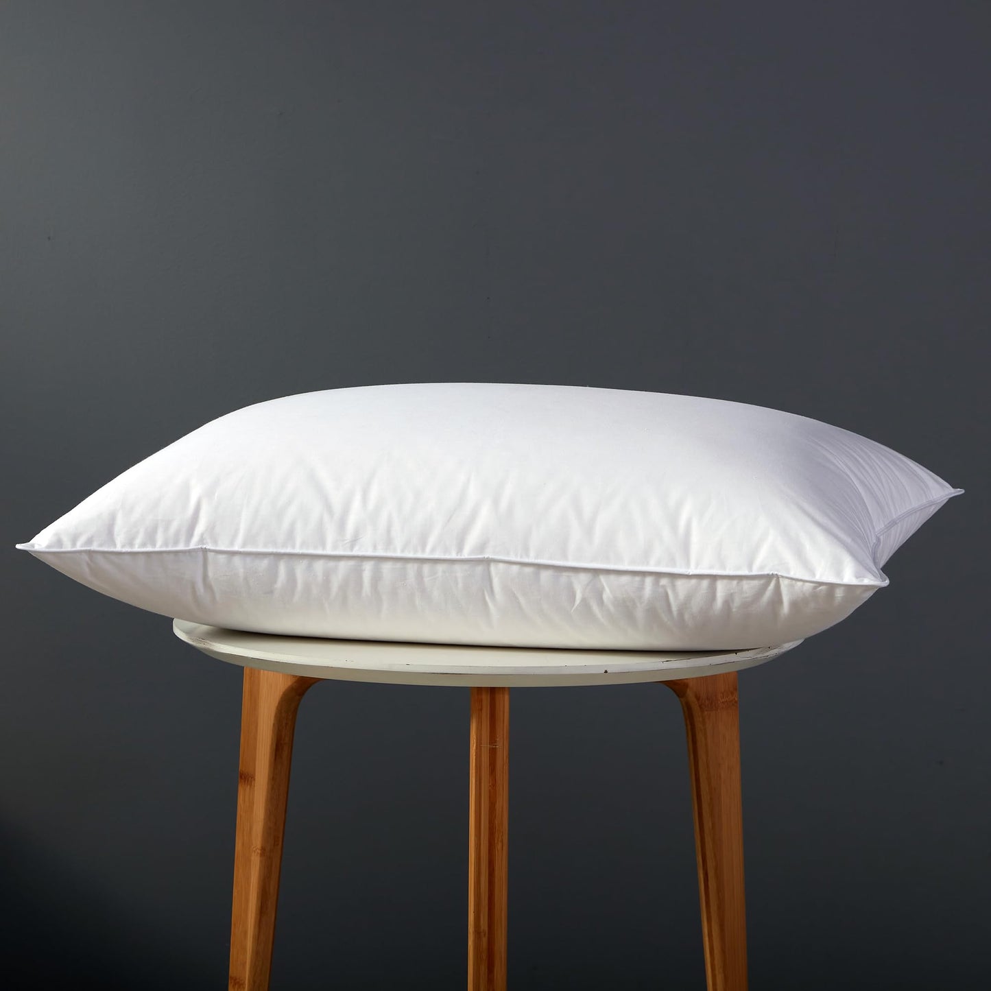 Globon Medium Firm Down Pillow King Size, Premium Down and Feather Filled Bed Pillow for Sleeping, 100% Cotton Shell 430 TC 600 Fill Power, Hotel Collection Down Feather Pillow 20" x 36" 1 Pack