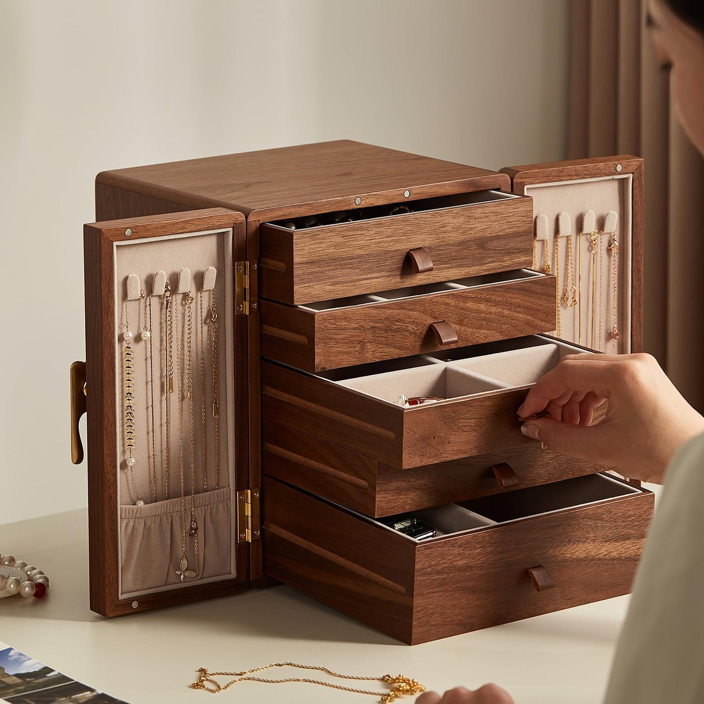 CHOSIN Black Walnut Wooden Jewelry Box 5 Layer Large Wood Jewelry Organizer Brass Handle for Necklaces Rings Earrings Watches Storage Monther, Ideal Gift for Her (7.9x8.7x10.0inches)