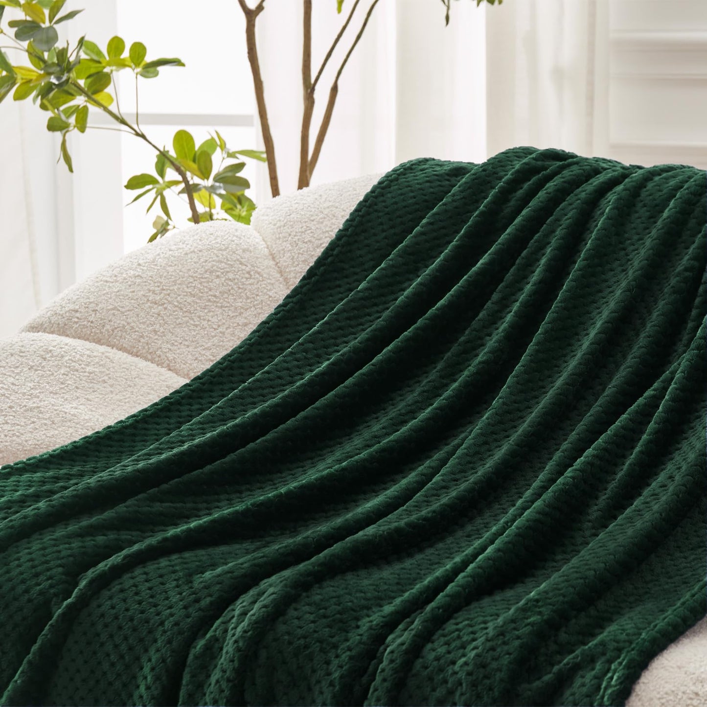 Exclusivo Mezcla Fleece Throw Blanket Extra Large, Super Soft and Warm Blankets for Couch, Sofa and Bed Waffle Textured, Cozy, Fuzzy and Lightweight (Forest Green, 50x70 Inches)