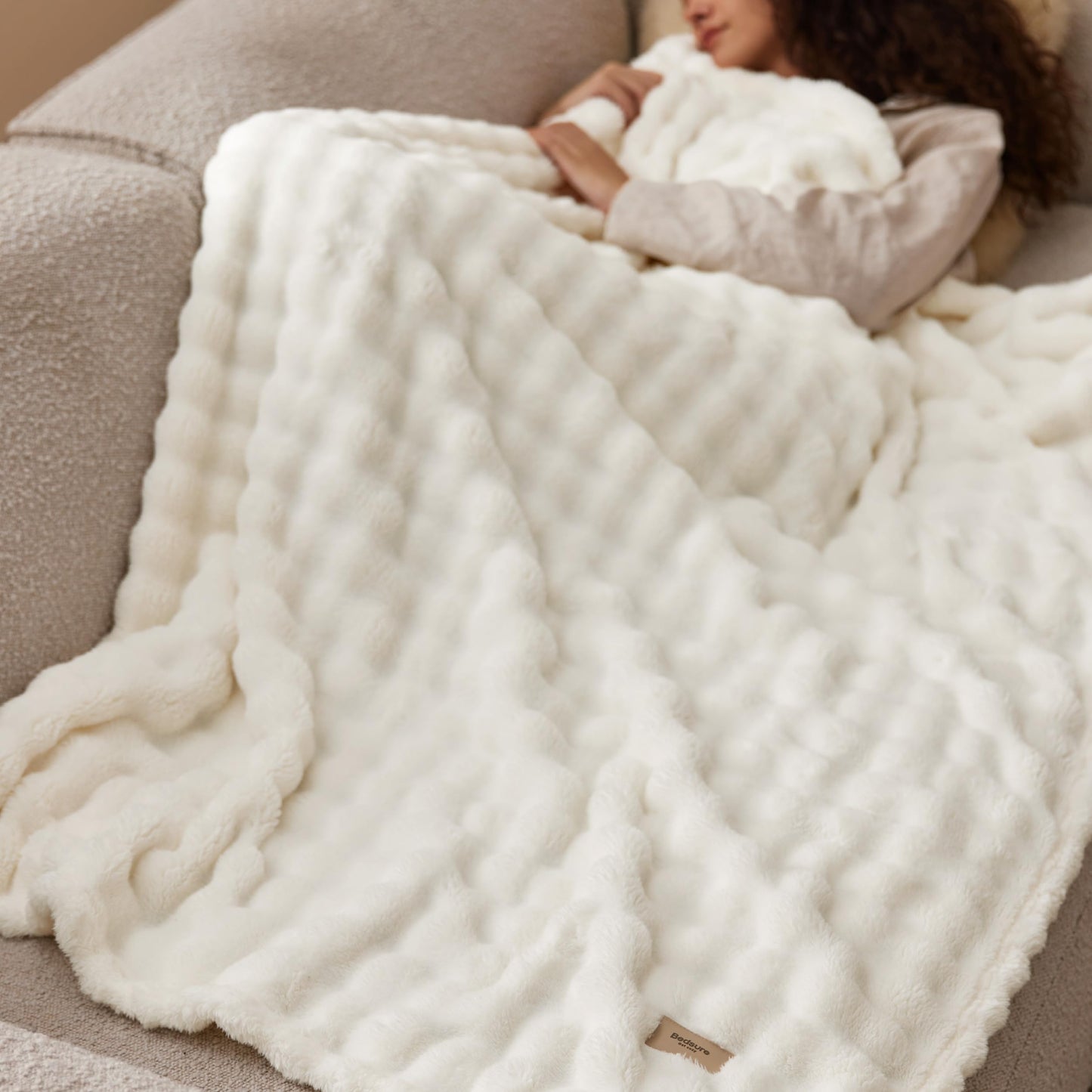 Bedsure 3D Fleece Bubble Blanket for Couch - GentleSoft Cute White Throw Blanket for Sofa Bed Room Decor - Luxury Soft Cozy Cloud Blanket Mothers Gifts for Women, Lightweight, Off White, 50"×60"