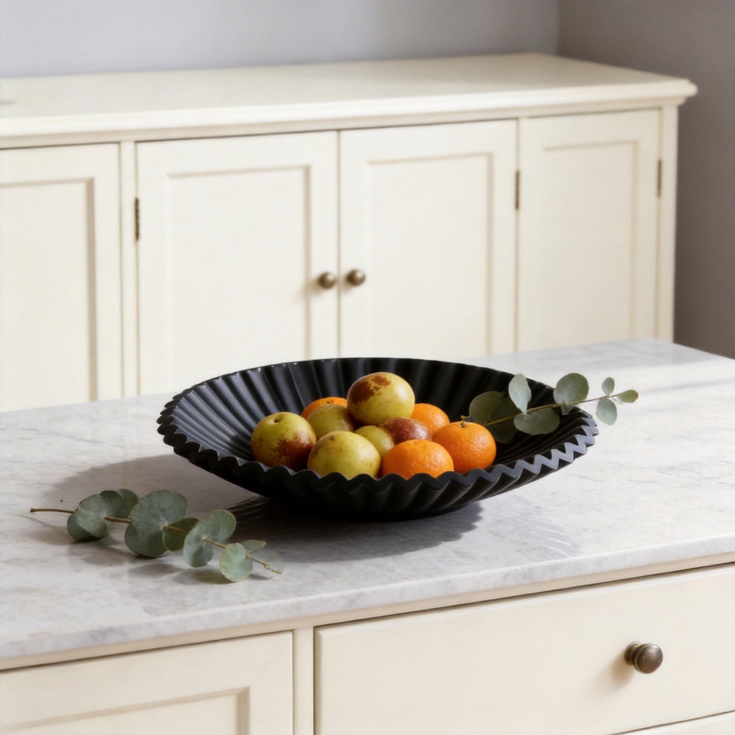 XYQXYQ Modern Decorative Bowl 8.6" - Scalloped Ruffle Centerpiece for Home Decor, Multi-Use Fruit/Candy/Key Bowl for Coffee Entry Table & Kitchen Counter, Artificial Stone Aesthetic Bowl (Black)