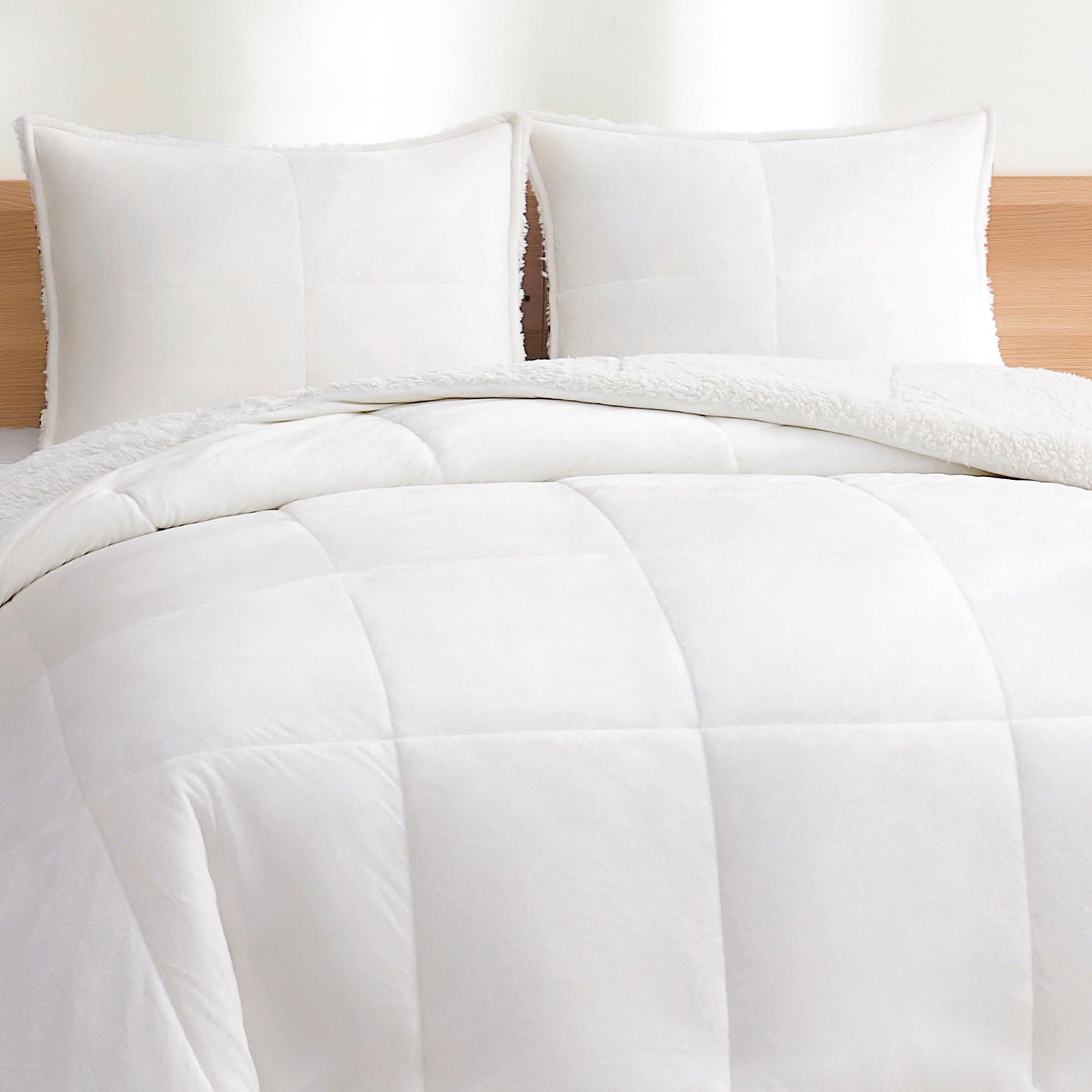 UGG White Comforter Set with 2 Pillow Shams, Warm Winter Bedding, Fluffy Reversible Down Alternative Bedding, King/California King Size Comforter Set, Snow