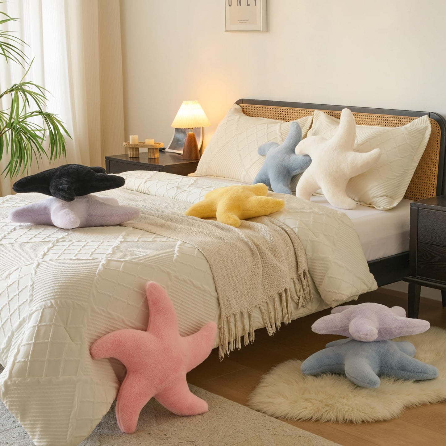 PLAYSKY Starfish Pillow, Cute Decorative Pillows for Couch Bed, Aesthetic Room Decor Accent Pillow Plush with Soft Faux Rabbit Fur for Bedroom Living Room (Black, 19.6 Inches)