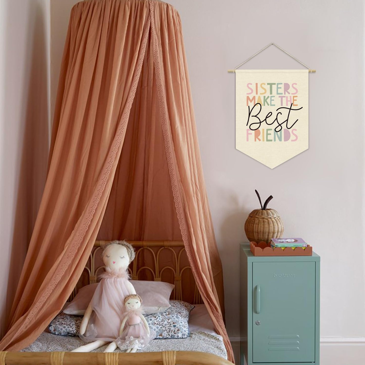 XYDEG Girls Room Wall Art Decor,Cute Toddler Girl Room Pink Nursery Bedroom Playroom Canvas Banner Decorations,Sisters Make The Best Friends Wall Hanging Pennant Flag Banner for Teen Little Girls