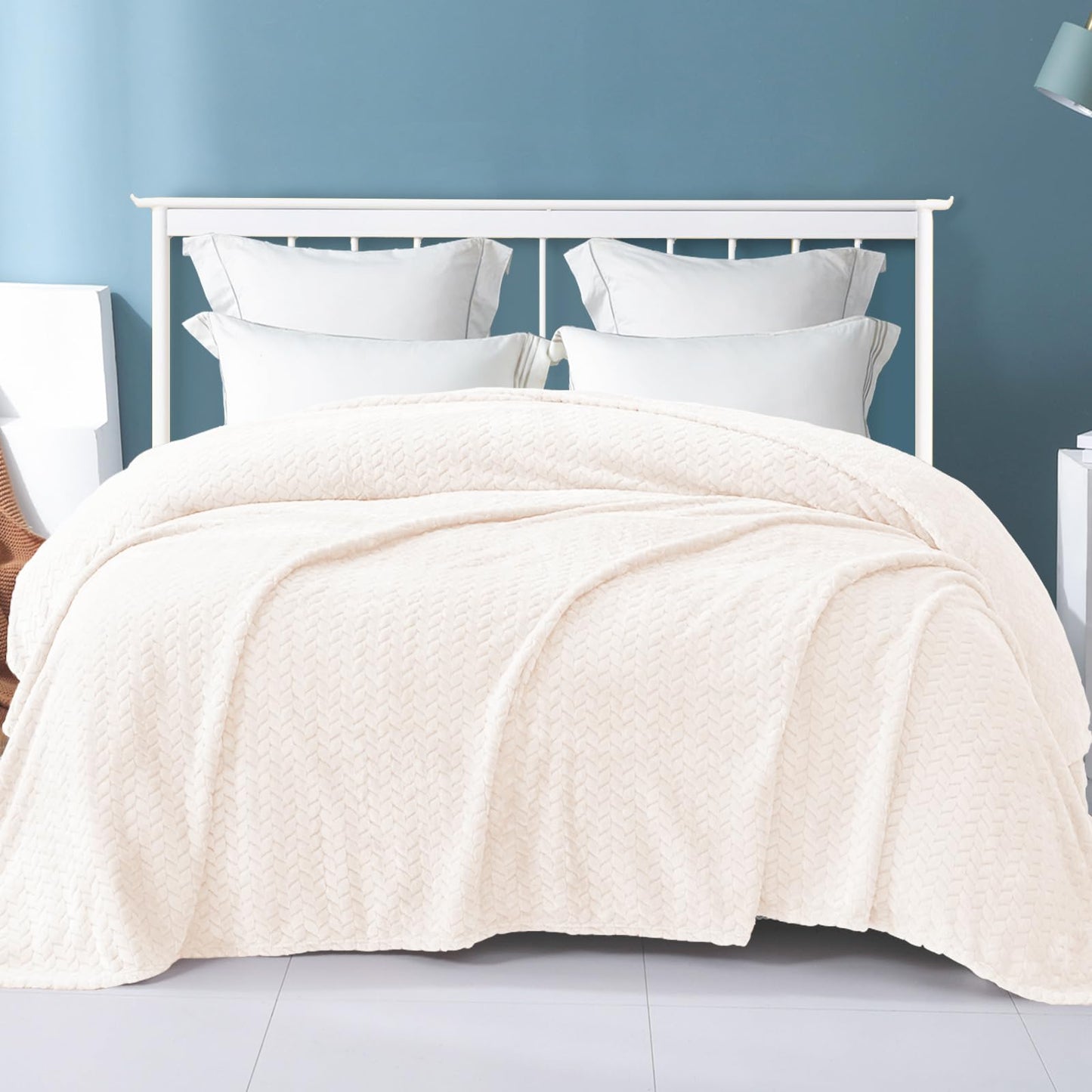 Exclusivo Mezcla Fleece Queen Size Blanket for Bed, 90x90 Inches Soft Cozy Jacquard Flannel Blankets, Lightweight Fuzzy Plush for Women, Off White