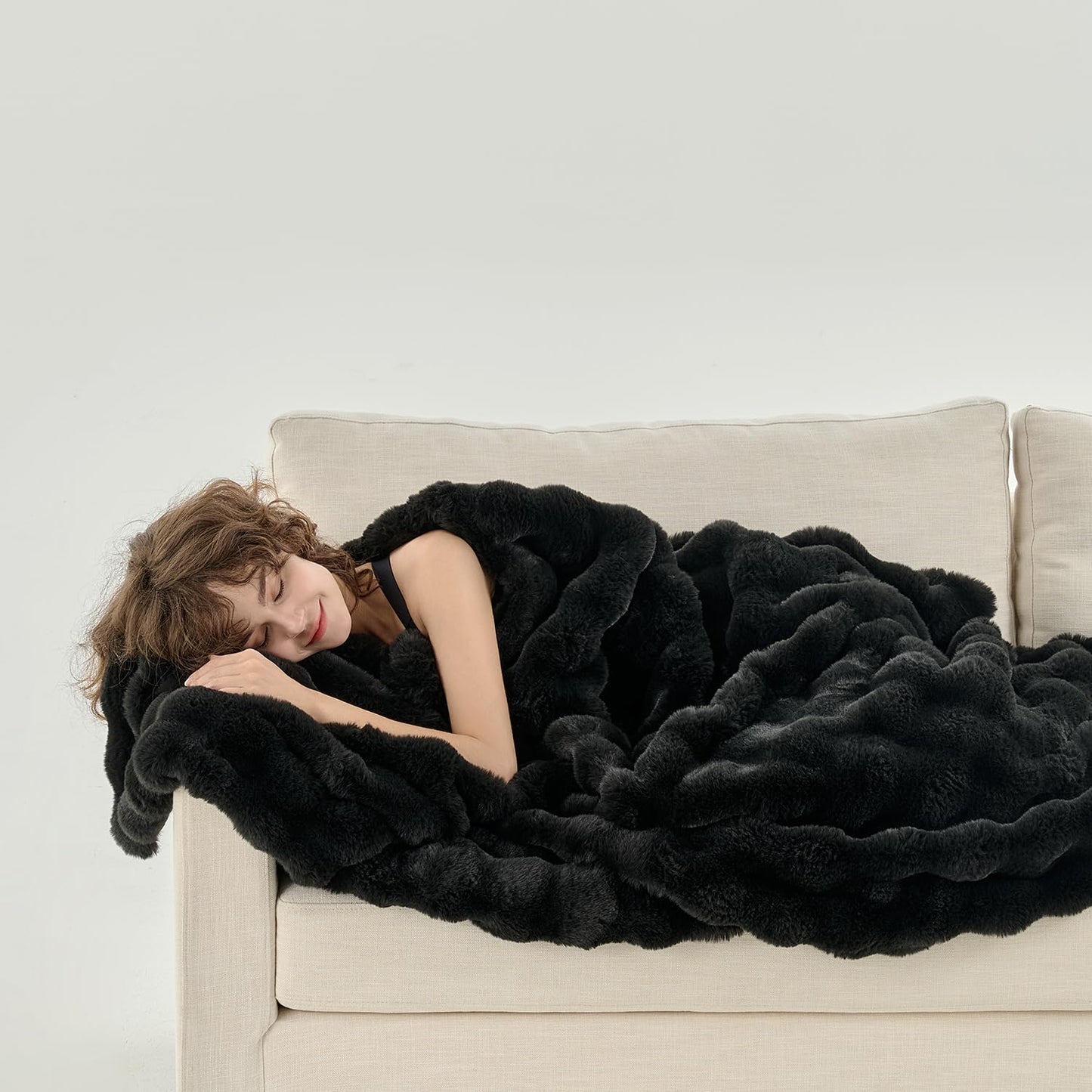 Wajade Fluffy Faux Fur Throw Blanket for Couch Bed 90x90, Luxury Soft Thick Fuzzy Plush Bubble Blanket, Warm Cozy Blanket for Sofa Chair, Black