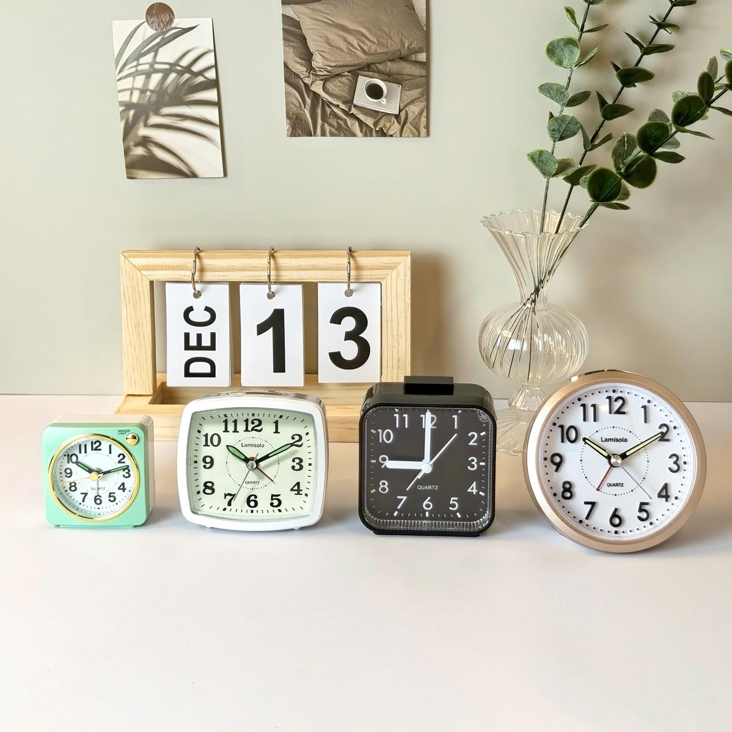 Lamisola Small Analog Travel Alarm Clock, Battery Operated Desk Table Shelf Clock for Kids, Quieter Bedside Alarm Clocks for Bedrooms Bathroom Living Room Kitchen, Black