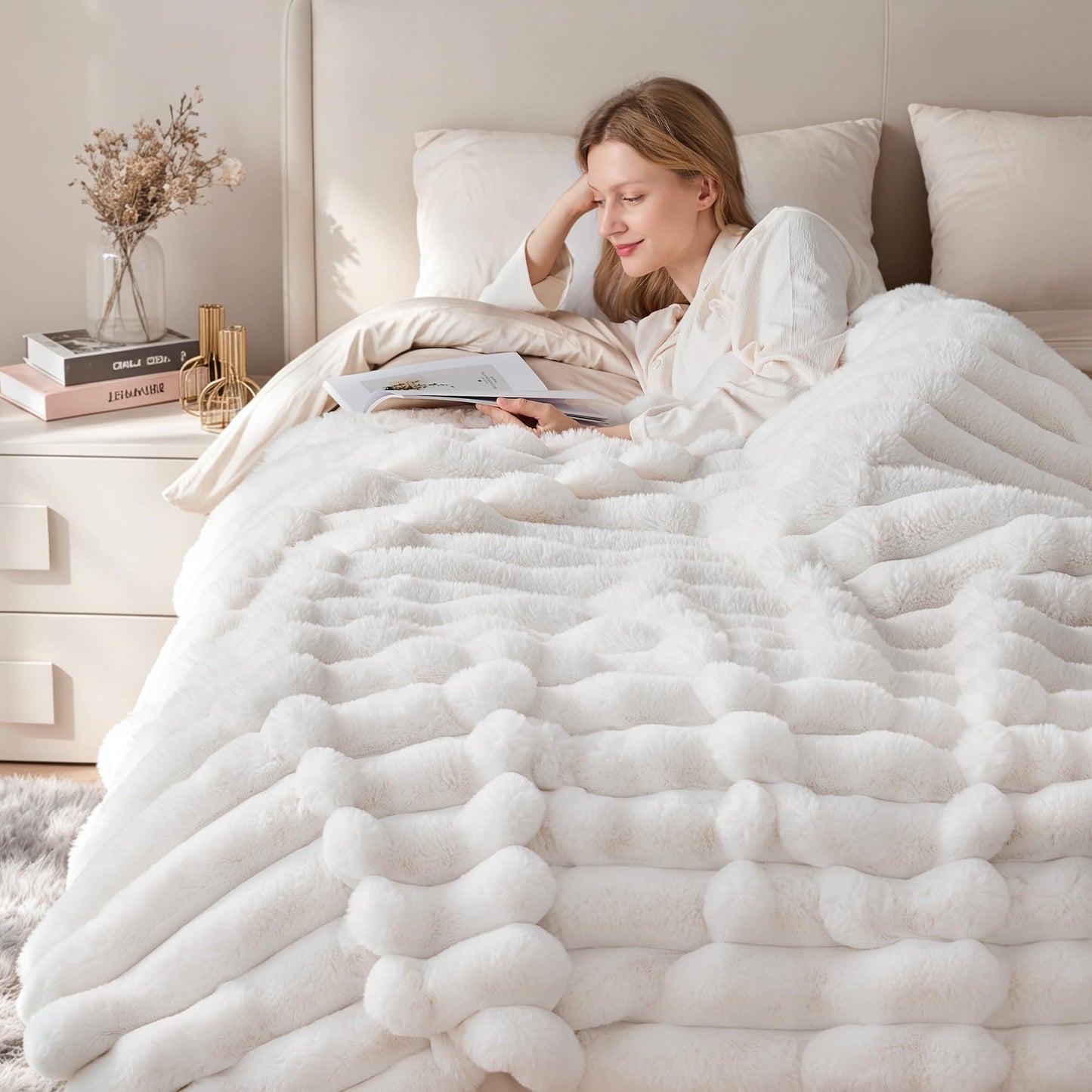 VFROO Faux Fur Throw Blanket for Couch,Cozy Soft Plush Thick Striped Luxury Blanket for Sofa Living Room Bedroom,50 * 60 Inches, White