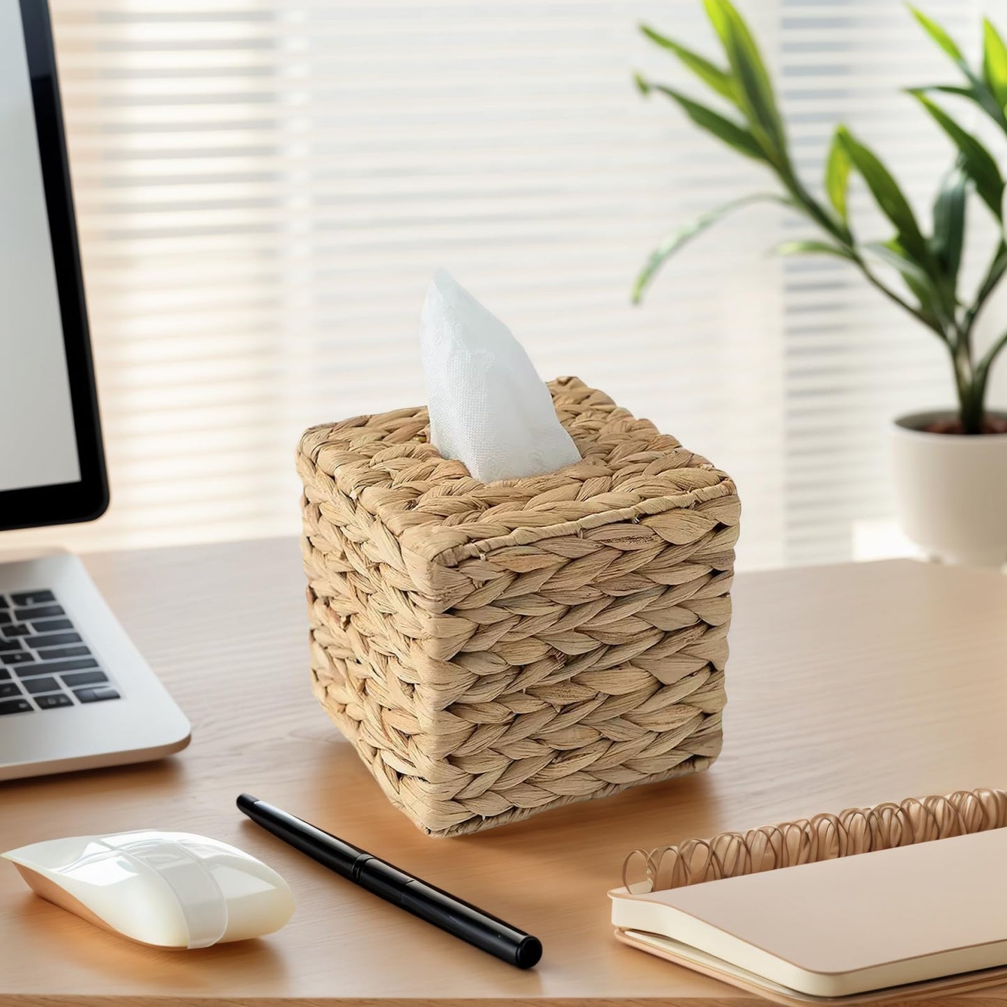YWXWY Water Hyacinth Tissue Box Cover, Natural Wicker Woven Facial Tissue Holder, Napkin Box, Hand Woven Storage Box for Bathroom Living Room Toilet Desk Table Home Office Car (Square)