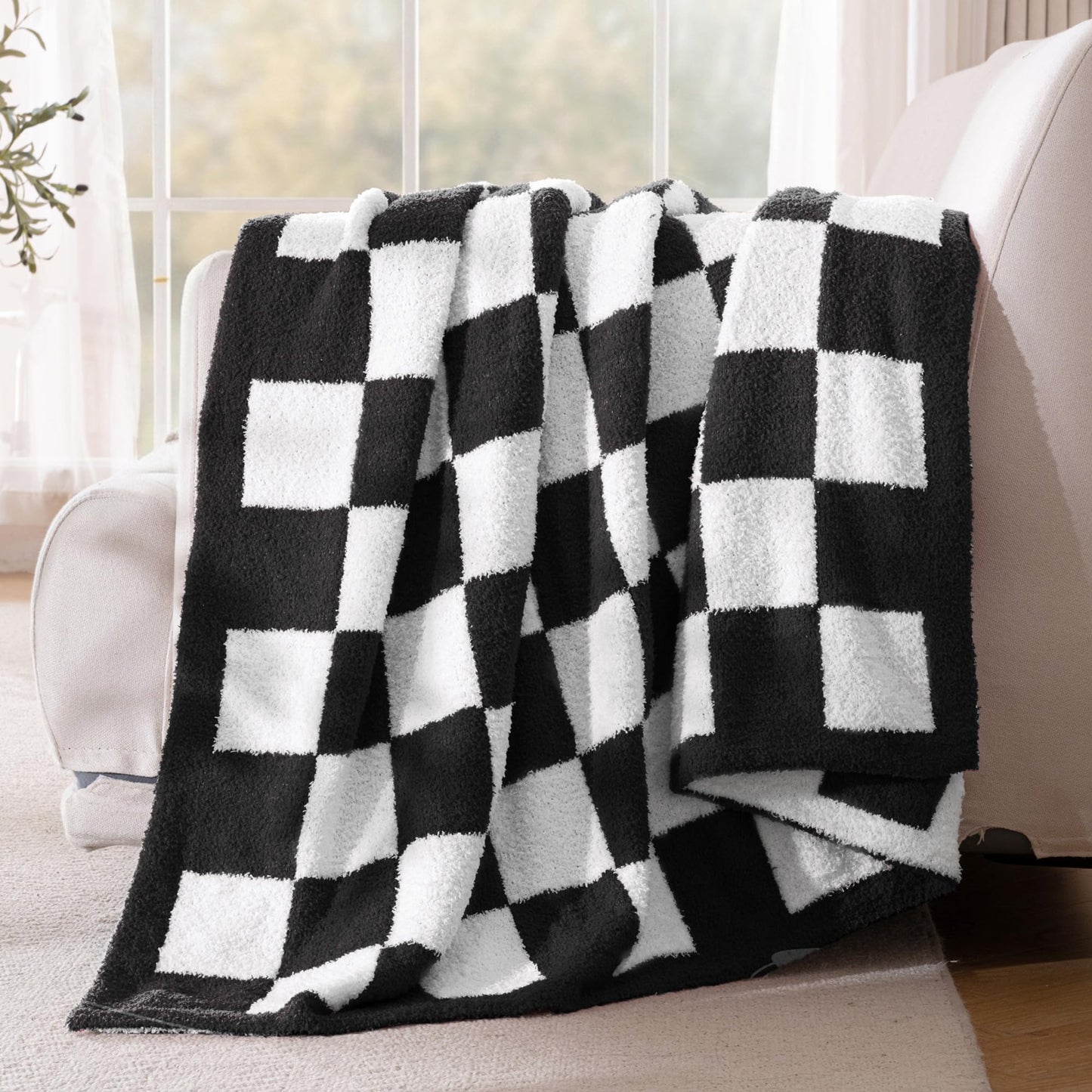 Exclusivo Mezcla Checkered Knit Throw Blanket, Ultra Soft and Warm Reversible Woven Blankets, Cozy Snuggly Throw for Couch Bed and Home Decor, Black, 50"x60"