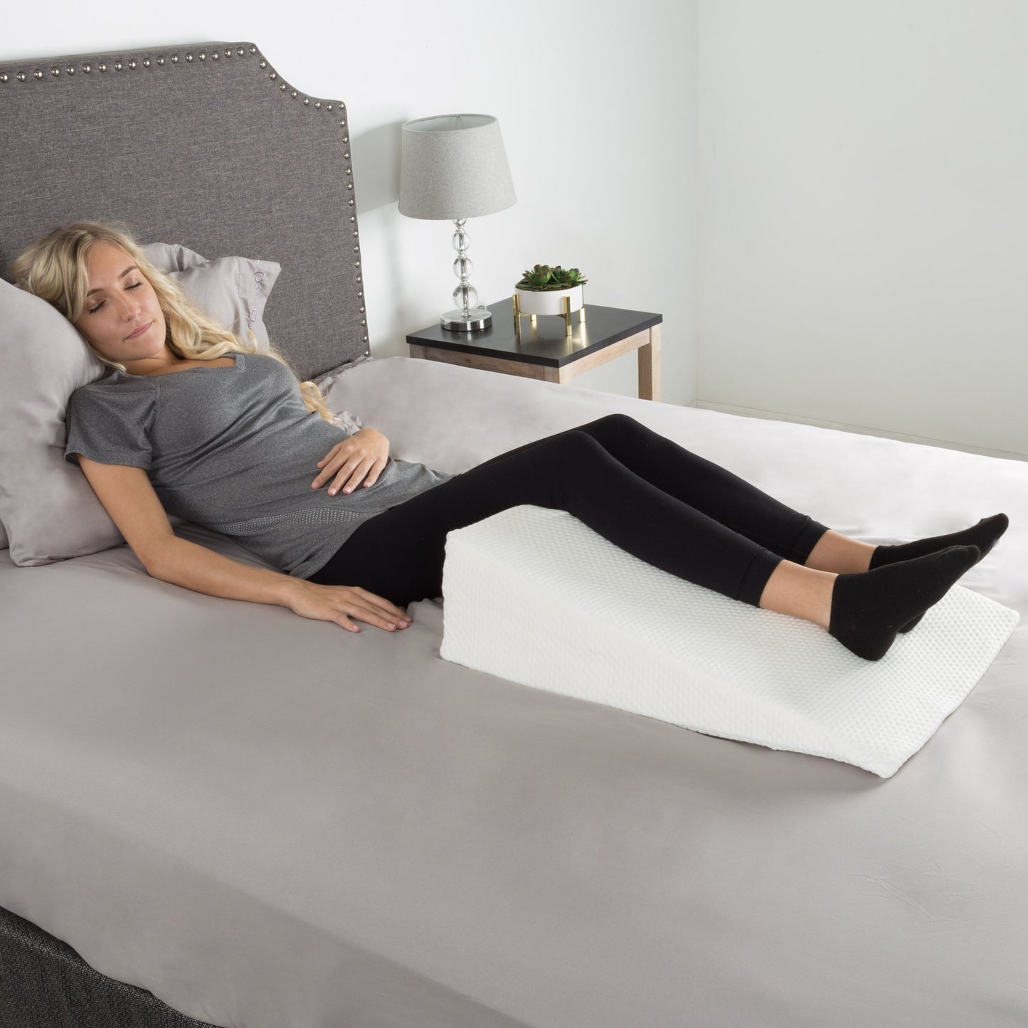 Lavish Home Wedge Pillow-Memory Foam Pillow with Bamboo Fiber Cover-Great for Heartburn, Acid Reflux, Snoring, Back Pain and Better Sleep (IVORY)