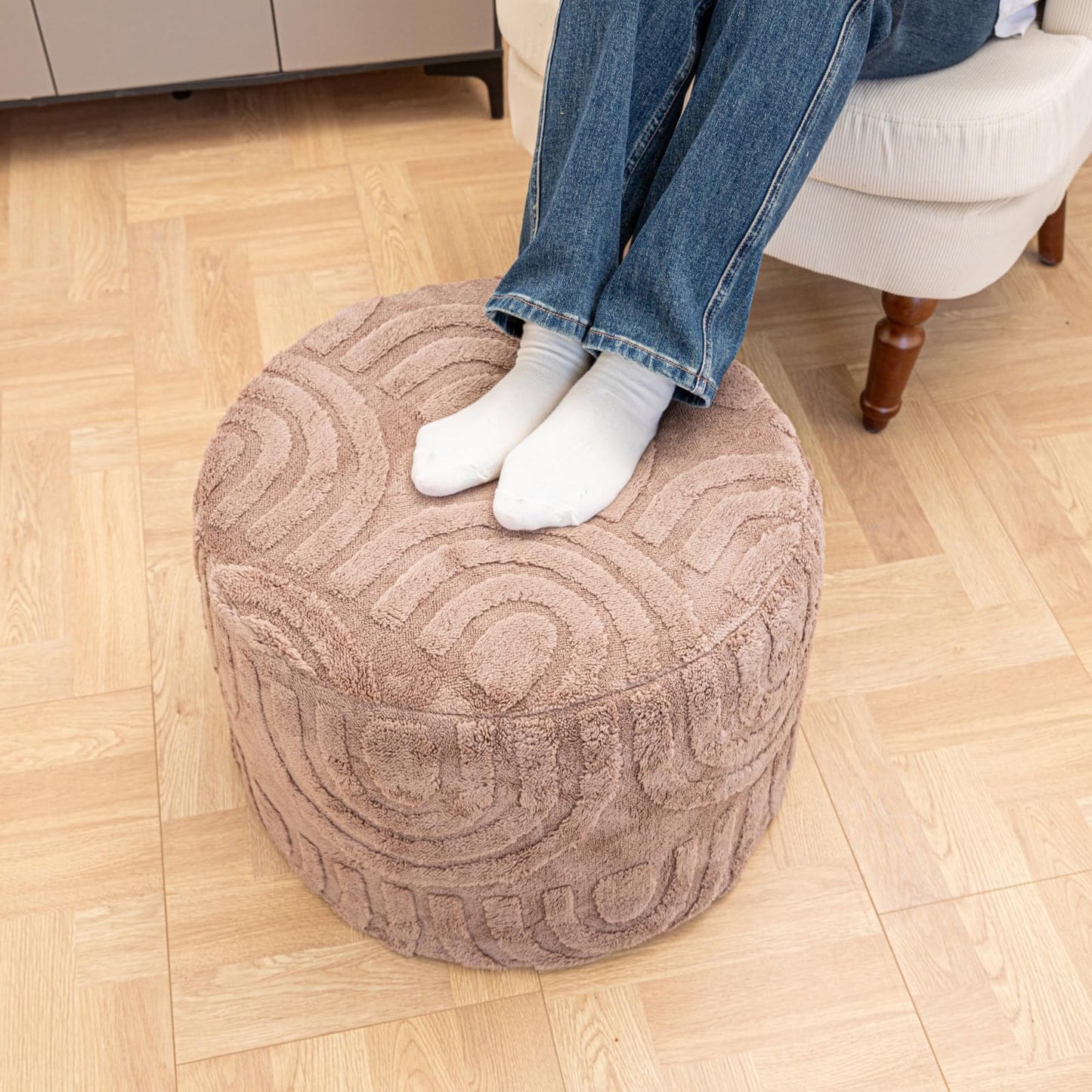 Beawelkomjo Round Plush Ottoman Pouf Stuffed– Fluffy Ottoman Foot Rest with Modern Foam Filler 20" x 14" Cozy Floor Pouf for Living Room & Bedroom