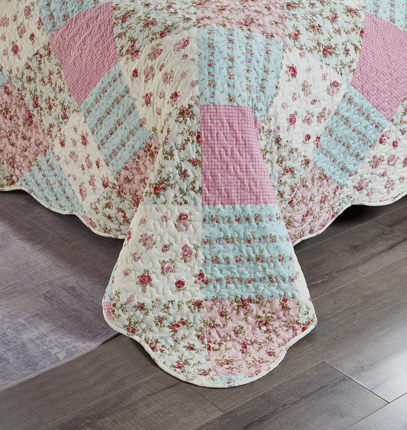 Brilliant Sunshine Pink and Green Roses Quilt Twin Size, Patchwork Design Bedding Set with Sham, Reversible Bedspread, Soft Lightweight Coverlet for All Seasons (68"x90")
