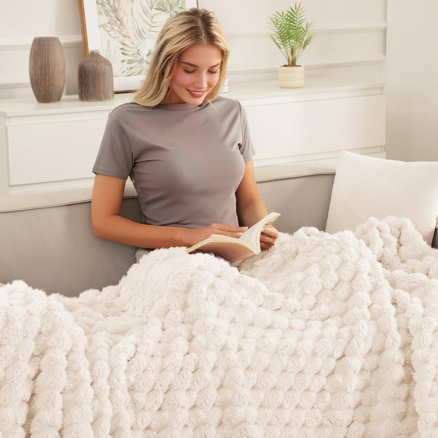 Whale Flotilla Fleece Queen Size Bed Blankets, Luxury Super Soft Lightweight Breathable Summer Bedspread Coverlet, 3D Jacquard Cozy Fluffy Plush Decorative Blanket for Bed, 90x90 Inch, Ivory