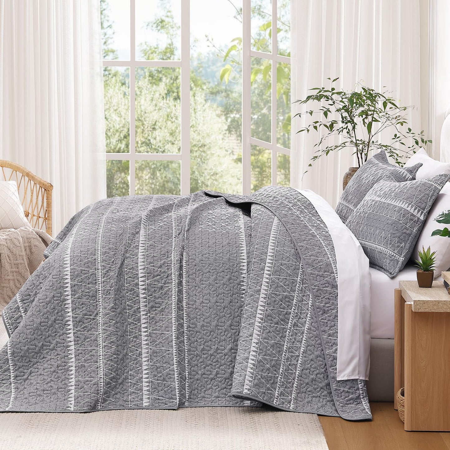 Andency Quilts Queen Size Grey, 3 Pieces Queen Quilt Bedding Set Boho Lightweight Soft Striped Bedspread for All Season (90"x96"), Gray Printed Bohemian Polyester Reversible Coverlet Comoforter Sets