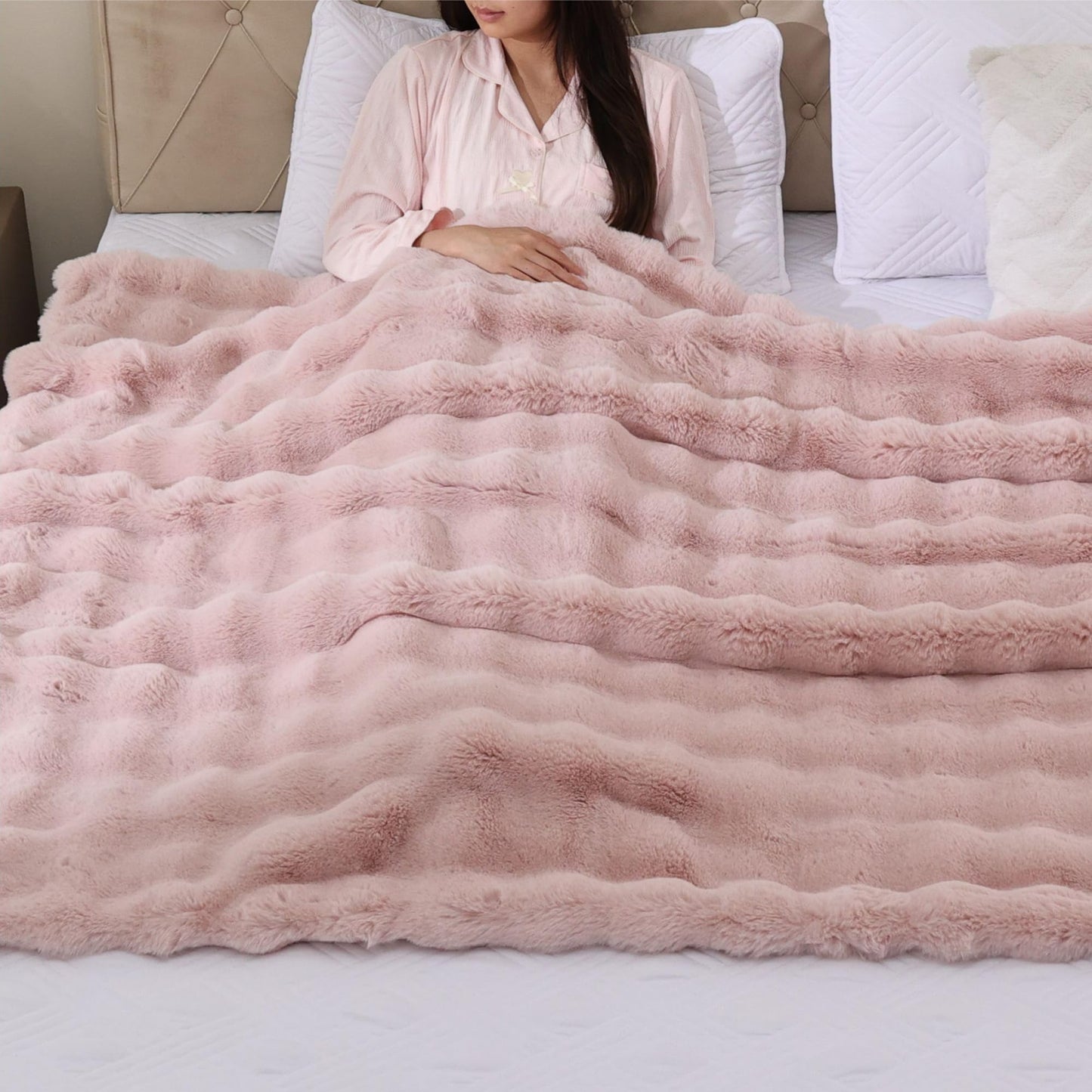 Cuddleux Cozy Fluffy Plush Faux Fur Blanket Pink 50x60 Inch Super Soft Fuzzy Thick Throw Blanket for Sofa Couch Bed