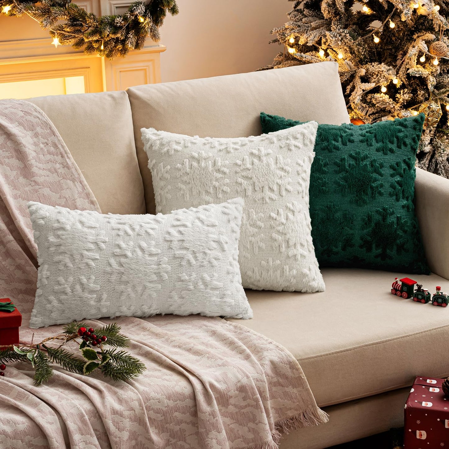 MIULEE Christmas Snowflake Decorative Throw Pillow Covers Set of 2,Soft Fluffy Faux Wool Winter Holiday Couch Pillows for Farmhouse Boho Home Decor Sofa Bed Porch Living Room 20x20 Inch Cream White