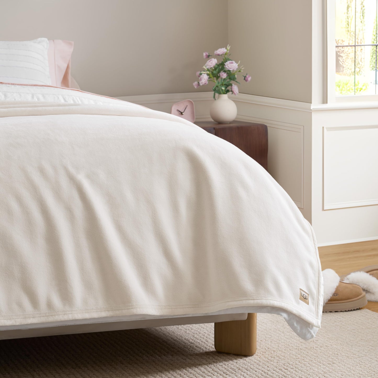 UGG Coco Queen Fleece Blanket for Bed – Luxury Room Decor, Plush & Warm Queen Blanket for Bed, Gifts for Teens and Women, 90" x 92", Off-White Snow