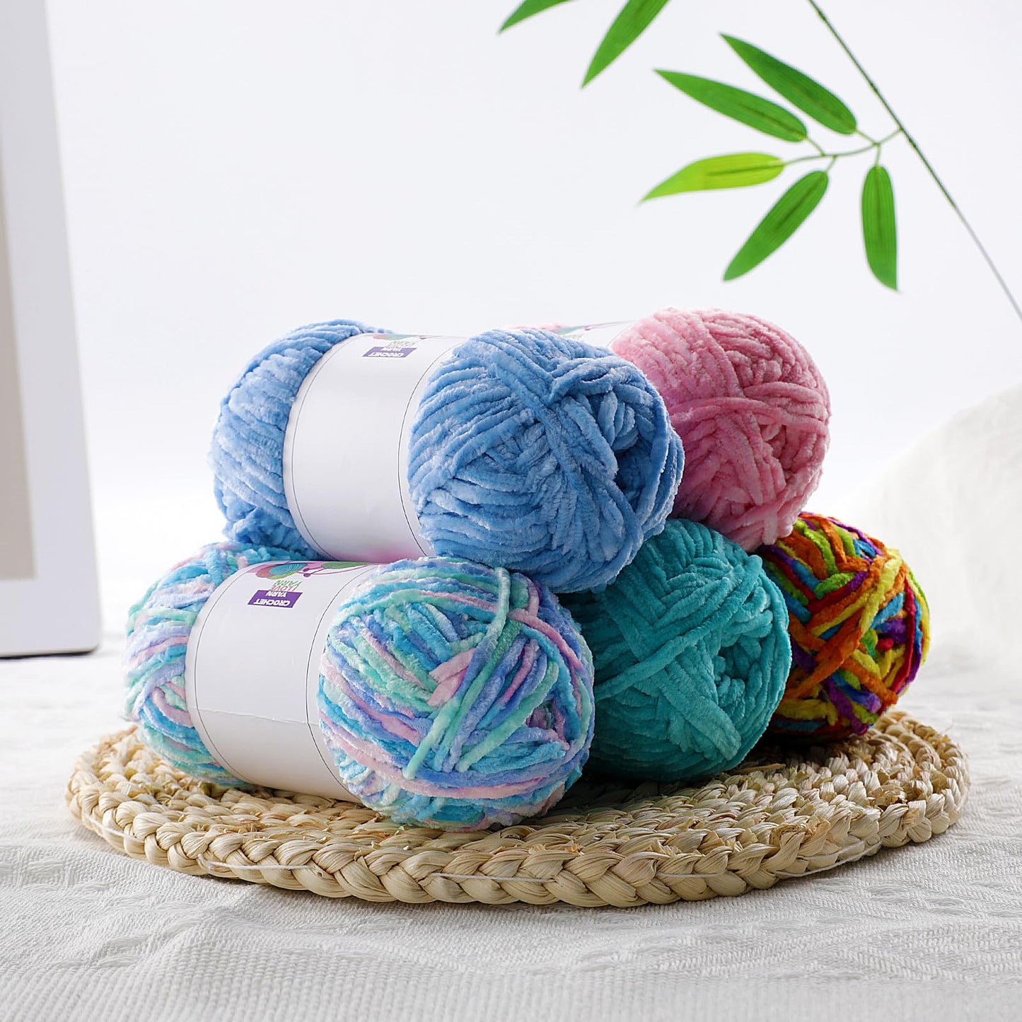 4 Skeins Soft Chunky Chenille Yarn, Plush Velvet Yarn for Hand Knitting and Crocheting, Fluffy Yarn for Crochet Blankets, Scarves, Hats（4×3.5oz, 4×131.2yds） (Light Blue)