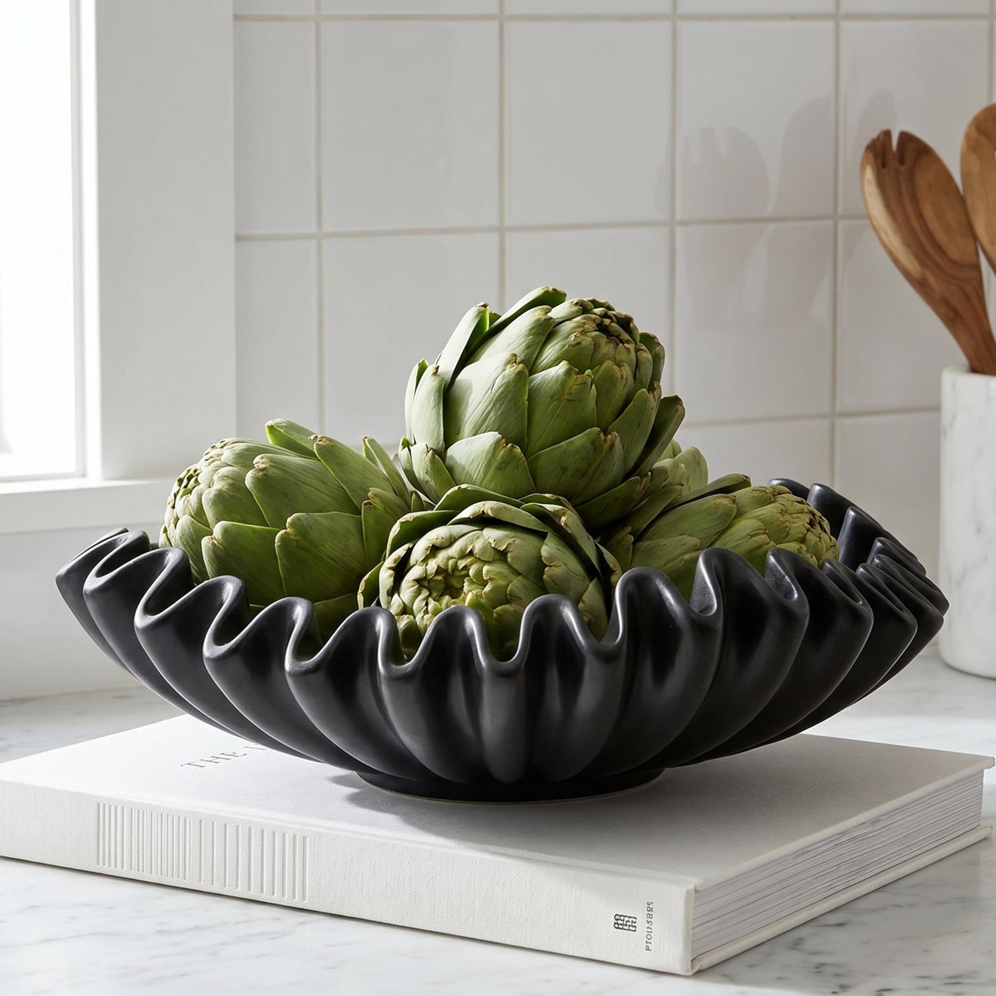 FESTGLOX Black Decorative Bowl, Decorative Fruit Bowls for Kitchen Counter, Resin Ruffled Bowls for Living Room, Modern Key Bowl for Entryway, Coffee Table Centerpiece