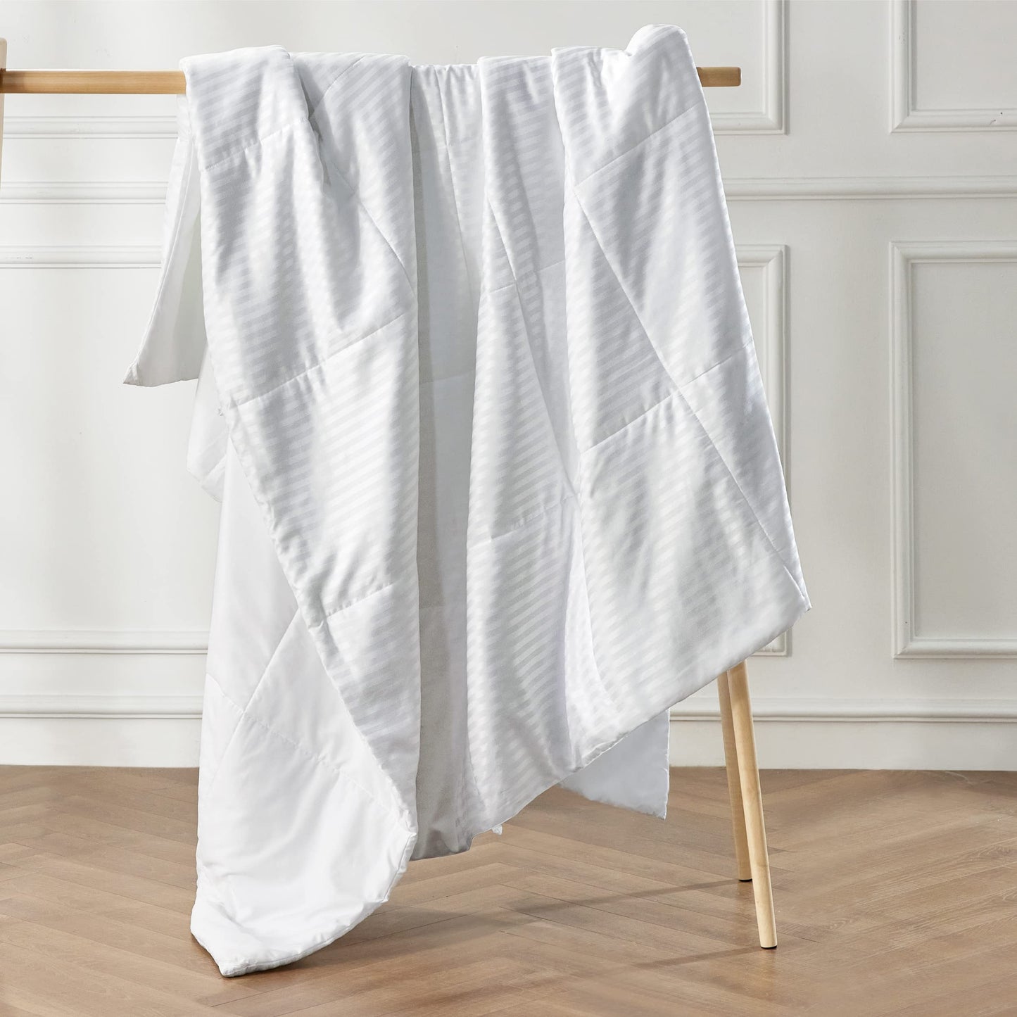 Bedsure Duvet Insert King Size - Lightweight Comforter, Quilted Cooling Duvet Insert, Down Alternative Summer Comforter with 8 Tabs, Ultra Soft Blanket, Striped, King, White, 90x102 inches