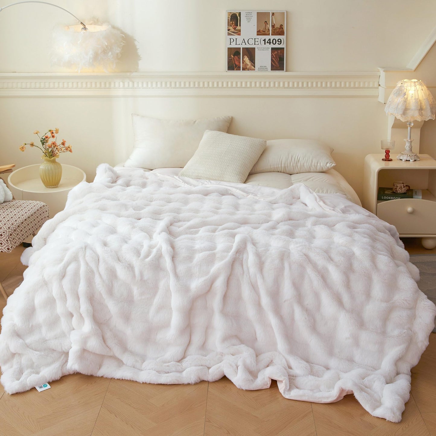LIFEREVO Luxury Faux Rabbit Fur Queen Size Throw Blanket, Soft Cozy and Plush Shaggy Waffle Big Bubble Fluffy Warm Blankets for Bed Couch Sofa, Cute Fuzzy Furry Home Decor for Women, 90x90, White