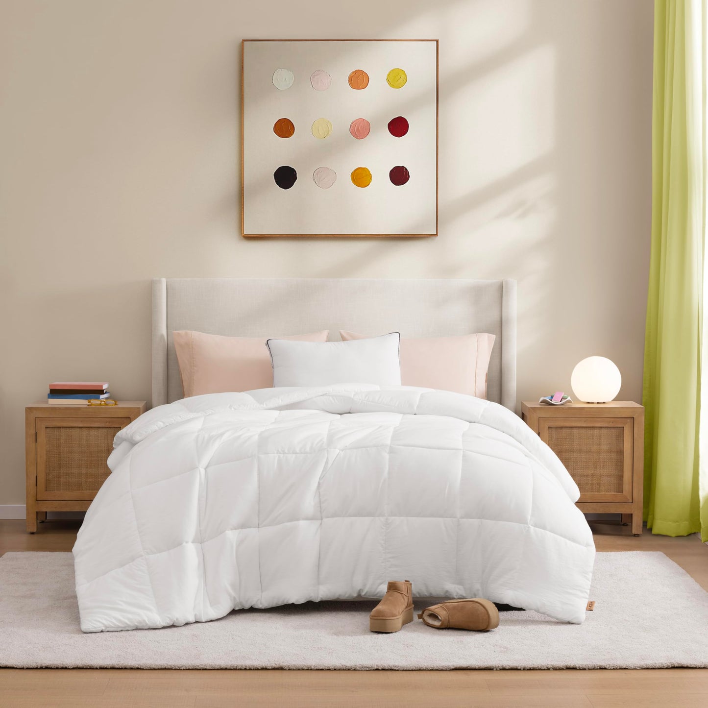 UGG Queen Bed Pillow – Gusseted Down Alternative Pillow in Standard Size, Medium Firm Sleeping Pillows, Premium Luxury Home Decor Hypoallergenic Pillow for Queen Bed, White (Devon)