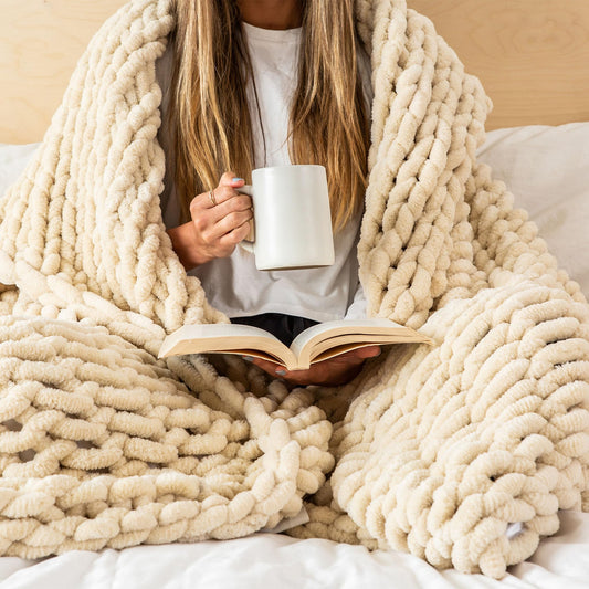 SAMIAH LUXE Chunky Knit Throw Blanket 50x60, Buttercream Cream Chenille Throw Blanket for Couch Bed Sofa, Soft Fluffy Cable Knit Blanket, Oeko-TEX Certified, Machine Washable