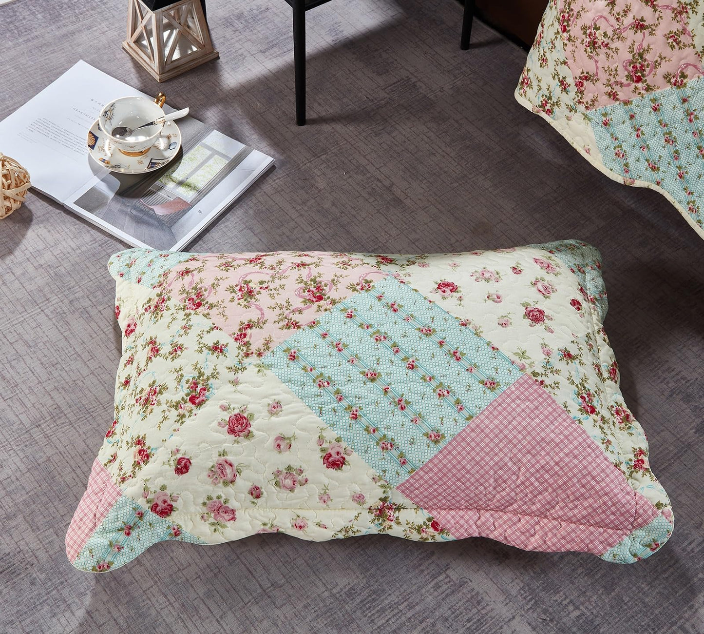 Brilliant Sunshine Pink and Green Roses Quilt Twin Size, Patchwork Design Bedding Set with Sham, Reversible Bedspread, Soft Lightweight Coverlet for All Seasons (68"x90")