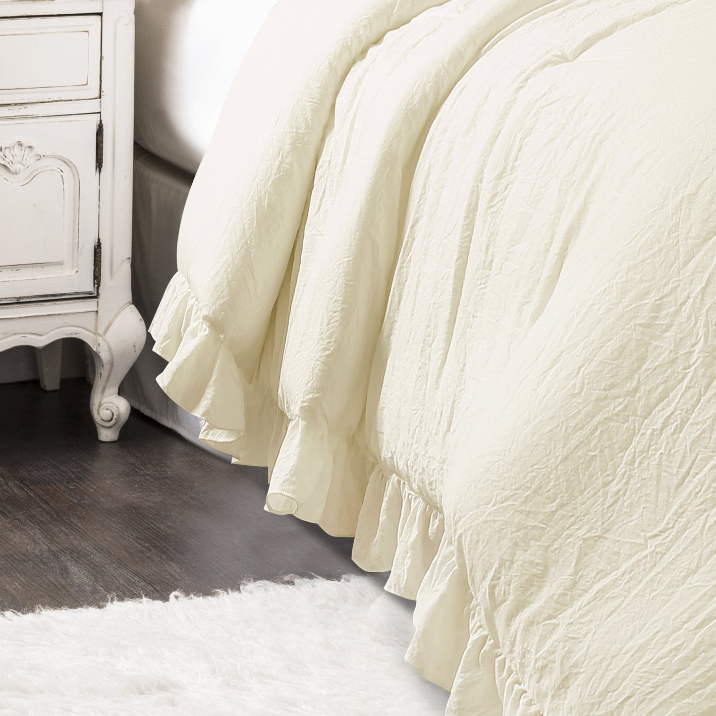 Lush Decor Reyna Ruffle Comforter Set - 3 Piece Cozy Ruffled Bedding Set - Timeless Elegance and Comfort for Dorm Room - Full/ Queen, Ivory