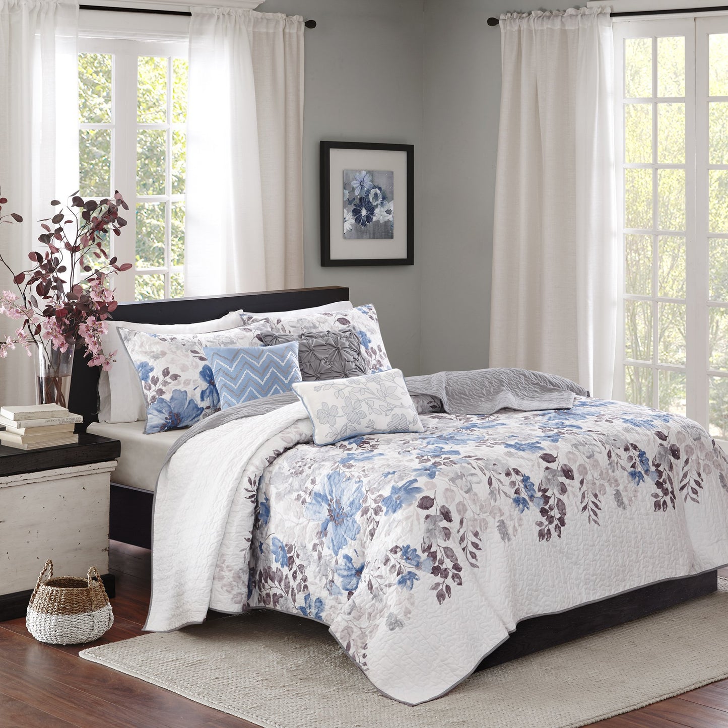 Madison Park Luna Quilt Modern Classic Design All Season, Breathable Coverlet Lightweight Bedding Set, Matching Shams, Decorative Pillow, King/Cal King(104"x94"), Floral Blue 6 Piece