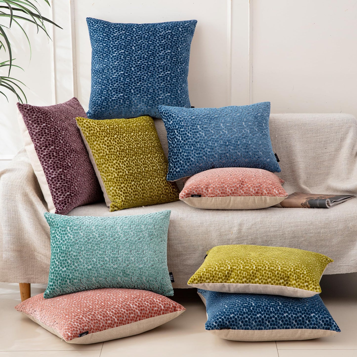 FIFU 18x18 Inch Throw Pillow Cover Set of 2 - Jacquard Velvet Cut-Pile with Linen-Look Back, Invisible Zipper, Soft Decorative Cushion Case for Couch Sofa Bedroom Living Room, Machine Washable, Pink