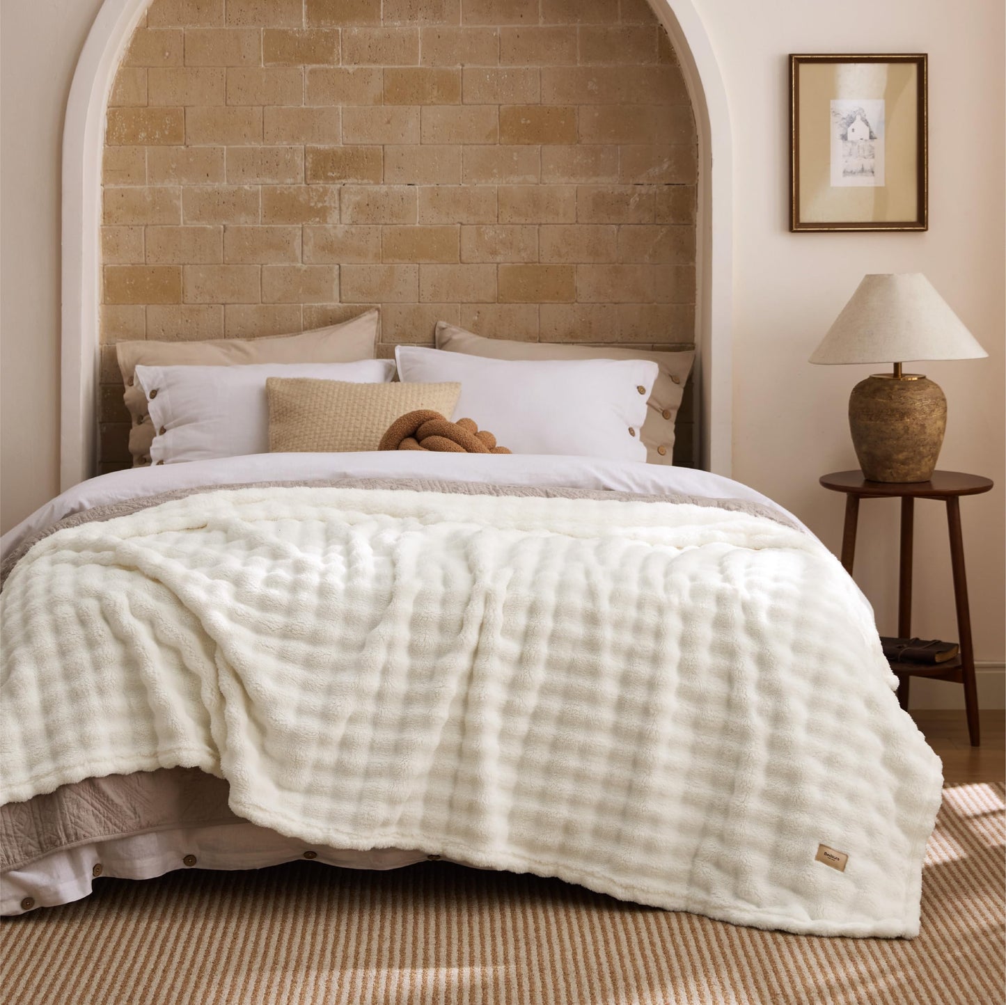 Bedsure Queen Size Blanket 3D Fleece Bubble Queen Blankets for Bed - White Blanket for Bed Sofa Room Decor - Luxury Soft Cozy Gifts for Women Girls, Lightweight, Off White, 90"×90"