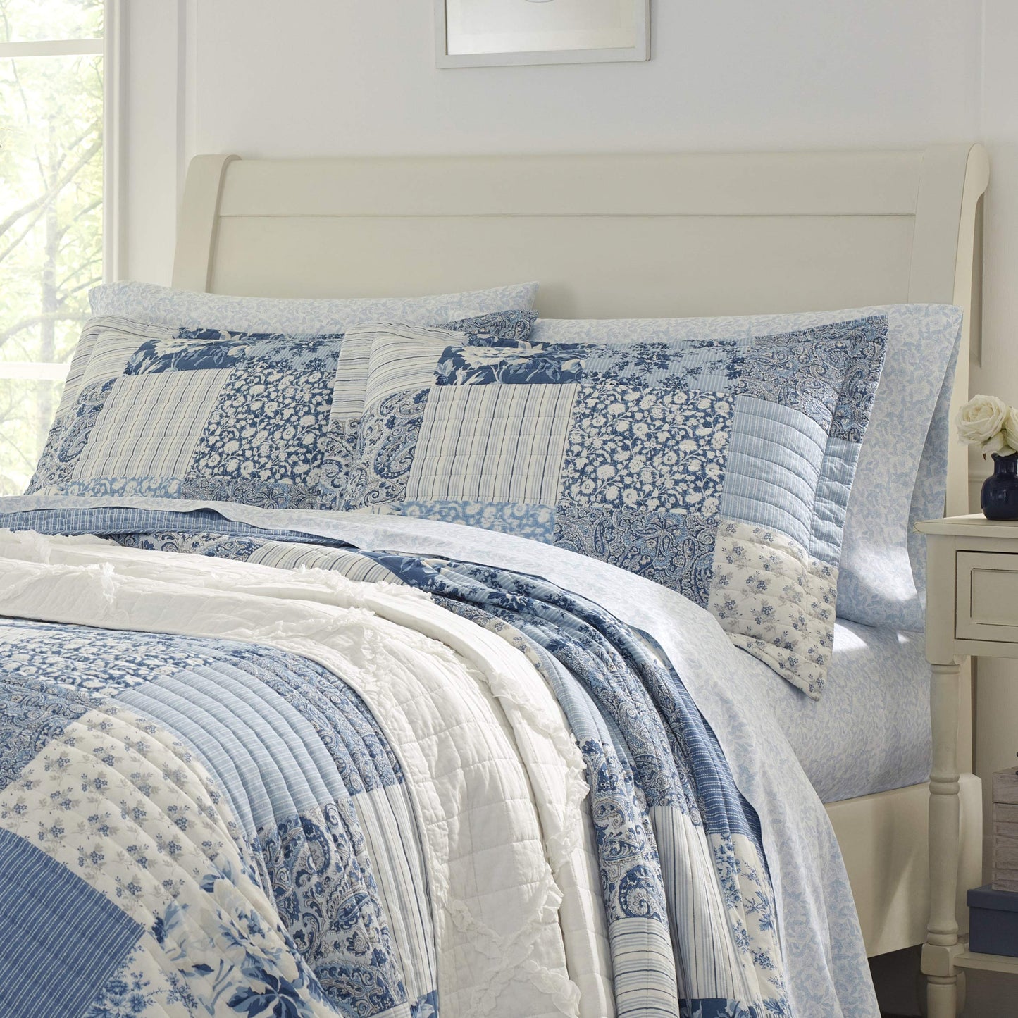 Laura Ashley – Queen Quilt Set, Soft Cotton Bedding with Matching Shams, Reversible Patchwork Paisley Design, Flora Room Decor, Lightweight for Year-Round Layering (Blue)