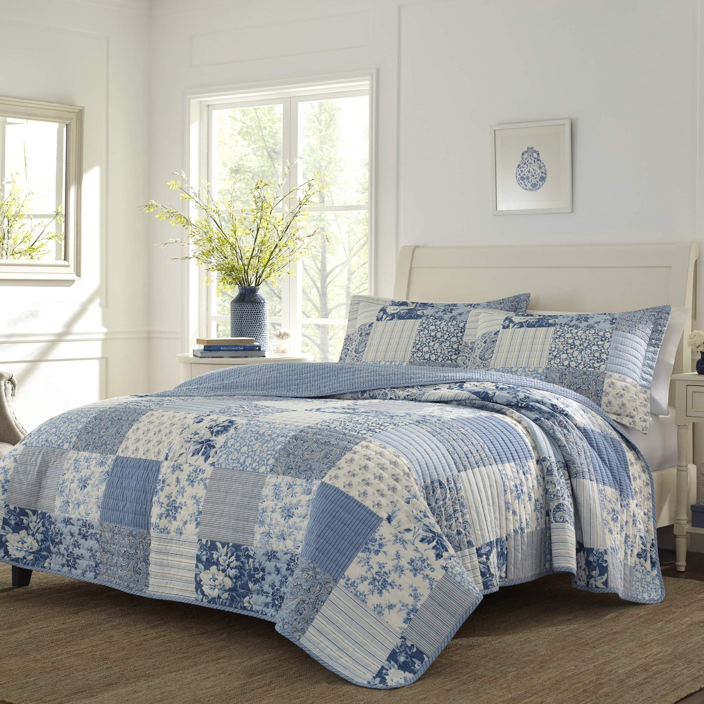 Laura Ashley – Queen Quilt Set, Soft Cotton Bedding with Matching Shams, Reversible Patchwork Paisley Design, Flora Room Decor, Lightweight for Year-Round Layering (Blue)
