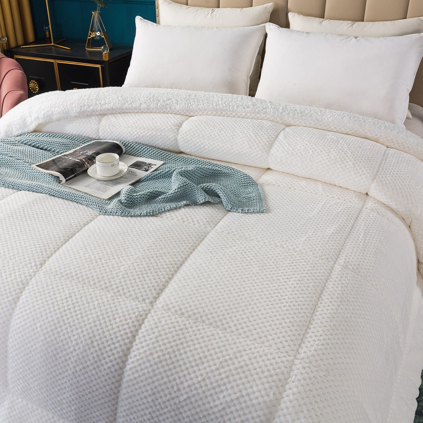 KASENTEX Super Ultra Soft Luxury Plush Sherpa Comforter, Cozy Reversible Faux Fur Machine Washable Bedding, Bright White, Queen Size