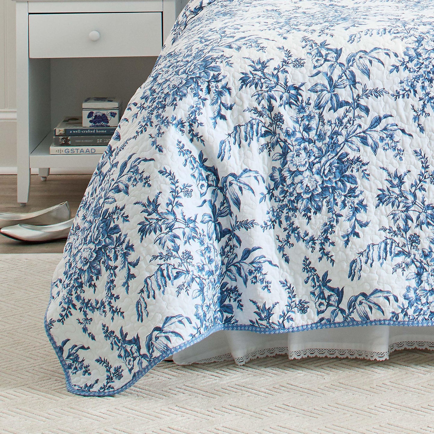 Laura Ashley - King Quilt Set, 100% Cotton Cover with Cotton Blend Fill, Prewashed for Softness, Reversible Floral Bedding with Matching Shams (Pink)