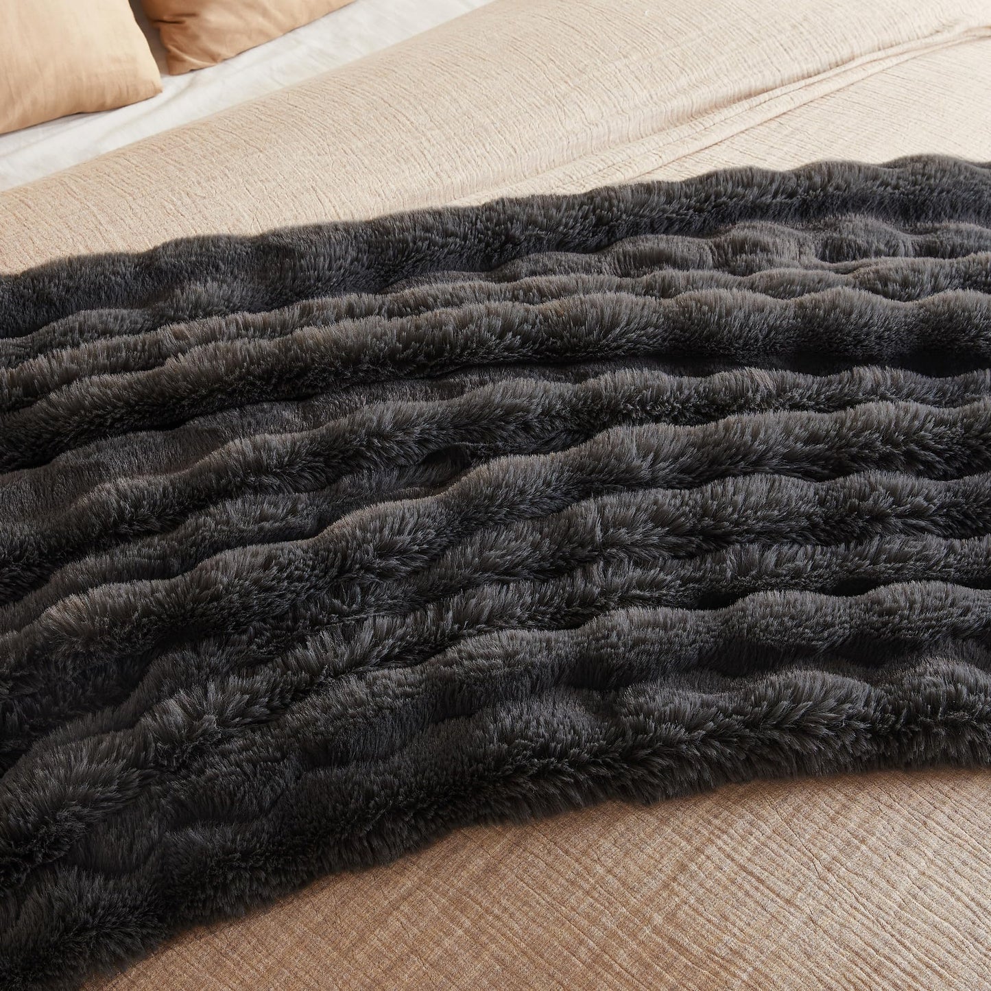 JELLYMONI Faux Fur Throw Blanket, Dark Grey Throw Blanket for Couch, Fuzzy Cozy Plush Bubble Bed Blanket, Thick and Warm Blanket, Throw (50" X 60")
