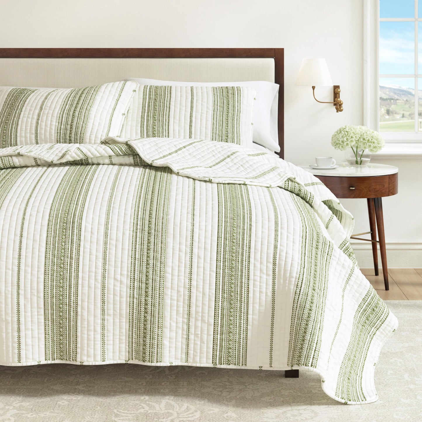 Great Bay Home Striped Quilt Set - 3-Piece Full/Queen Size Farmhouse Bedding Set - Lightweight, All-Season, Reversible Bedspread (Cream/Green)